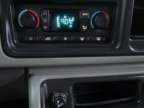 Used 2004 GMC Sierra 2500 SLT w/ Skid Plate Package image 23