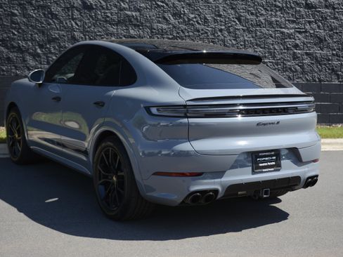 Certified 2025 Porsche Cayenne S AWD/4WD image 3