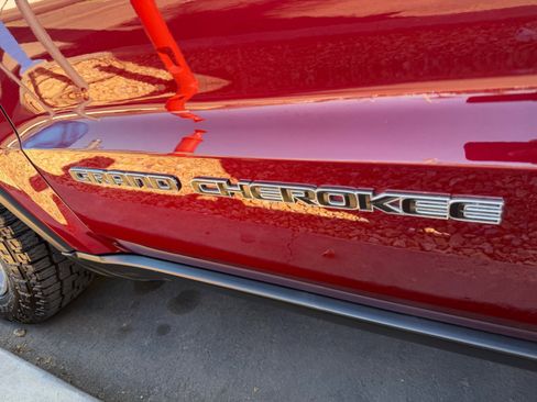 Used 2021 Jeep Grand Cherokee Limited image 35