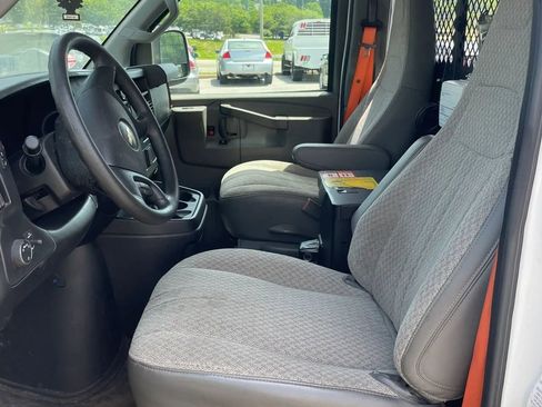 Used 2019 Chevrolet Express 2500 w/ Driver Convenience Package RWD image 20