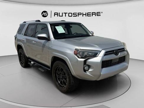 Used 2020 Toyota 4Runner SR5 AWD/4WD image 12