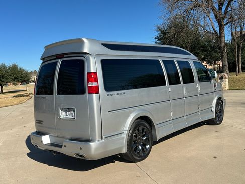 Used 2023 Chevrolet Express 2500 Extended image 10