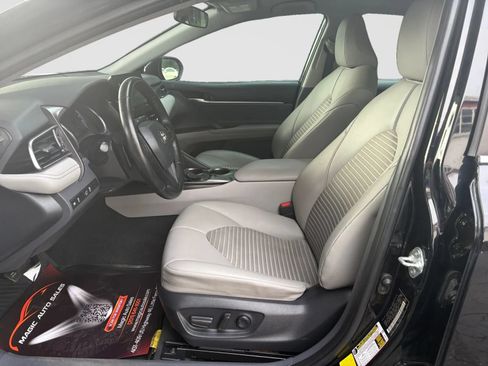 Used 2022 Toyota Camry SE FWD image 12