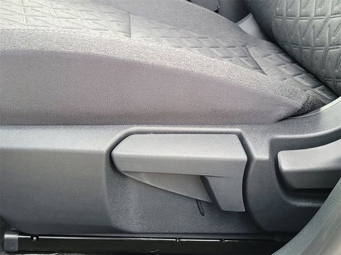 New 2025 Nissan Kicks SV w/ SV Premium Package image 15