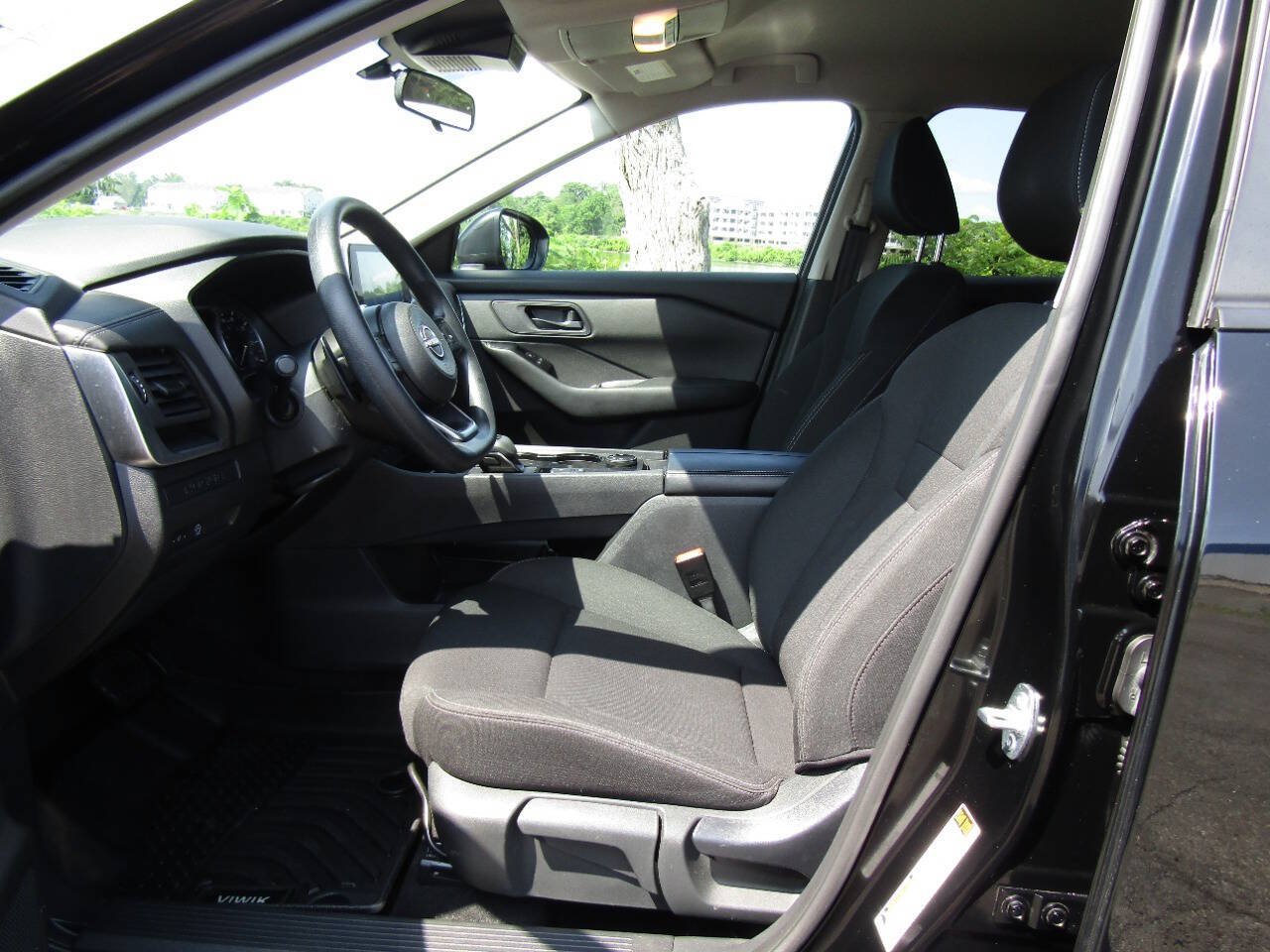 Used 2024 Nissan Rogue S AWD/4WD image 11