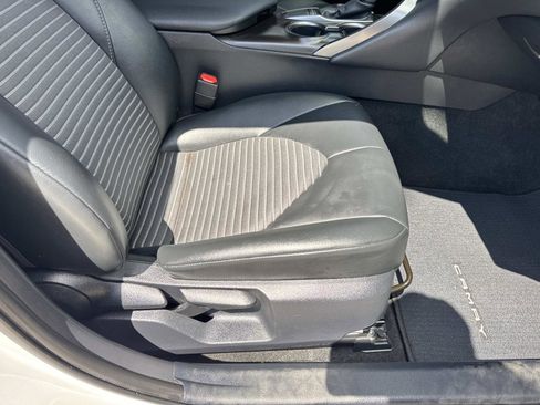 Used 2024 Toyota Camry SE image 11