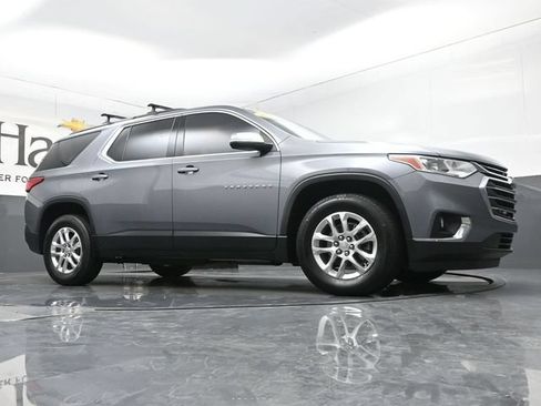 Used 2021 Chevrolet Traverse LT FWD image 2