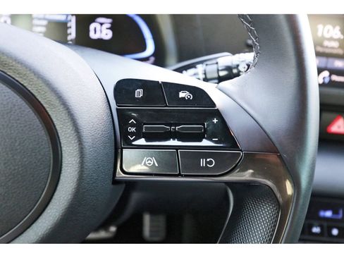 Certified 2025 Hyundai Elantra Sport image 18