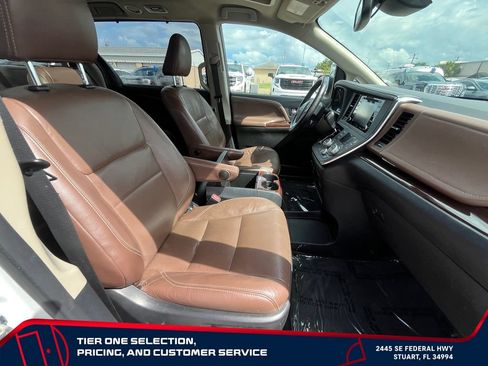 Used 2018 Toyota Sienna Limited Premium FWD image 21
