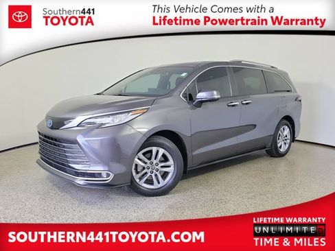 Used 2025 Toyota Sienna Limited FWD image 1
