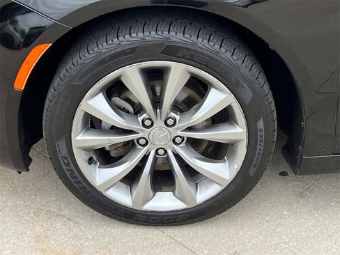 Used 2015 Chrysler 200 S image 25