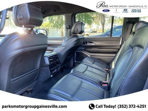 Used 2024 Jeep Wagoneer Series II w/ Flexible Seating Group RWD image 10