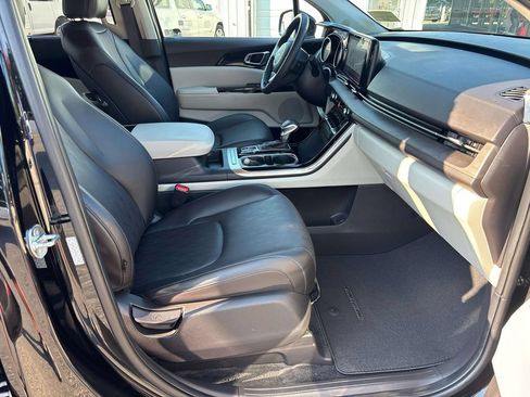 Used 2024 Kia Carnival EX FWD image 19