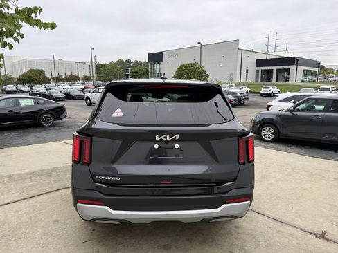 New 2025 Kia Sorento LX image 6