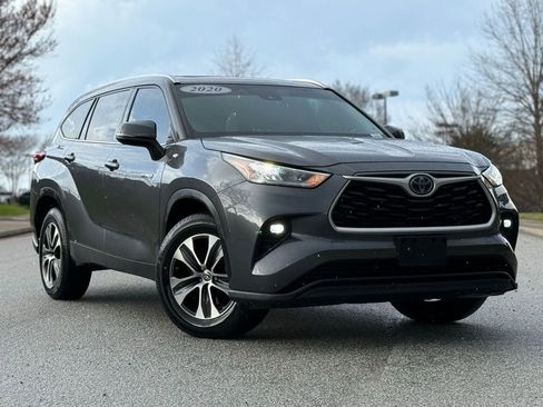 Used 2020 Toyota Highlander XLE image 2