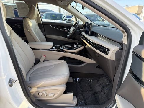 Certified 2023 Lincoln Nautilus AWD w/ Premium Package image 15