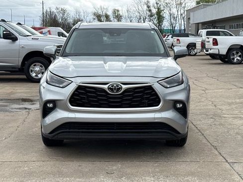 Used 2024 Toyota Highlander XLE AWD/4WD image 15