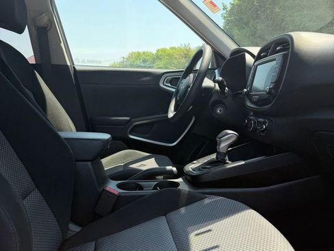 Used 2023 Kia Soul LX FWD image 9