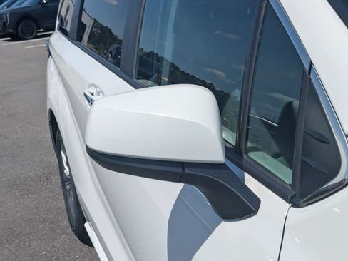 Used 2024 Toyota Sienna XLE FWD image 10