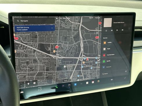 Used 2023 Tesla Model X Plaid image 17