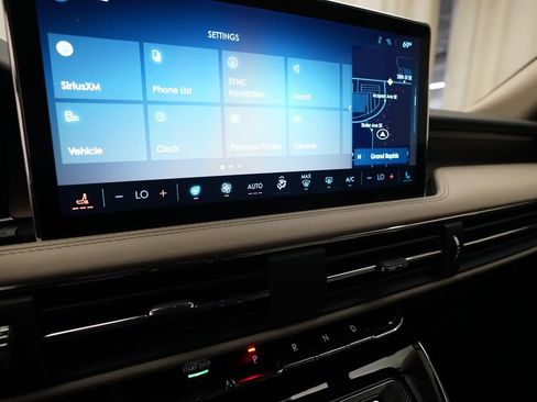 Used 2025 Lincoln Corsair Reserve w/ Towing Package image 21