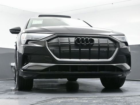 Used 2019 Audi e-tron Prestige w/ Prestige Package image 50