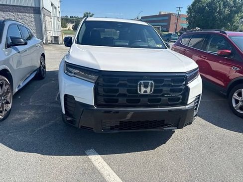 Used 2026 Honda Pilot Black Edition image 4