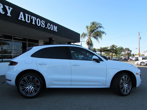 Used 2016 Porsche Macan Turbo AWD/4WD image 8