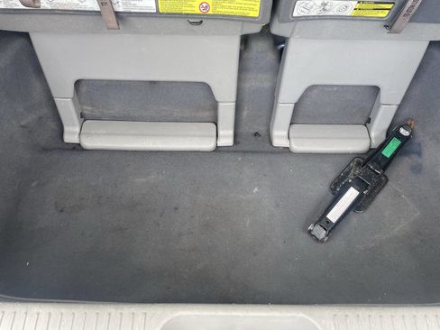 Used 2009 Kia Sedona LX image 14