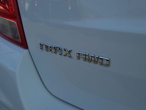 Used 2022 Chevrolet Trax LT w/ LT Convenience Package image 31