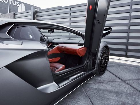 Used 2018 Lamborghini Aventador S image 37