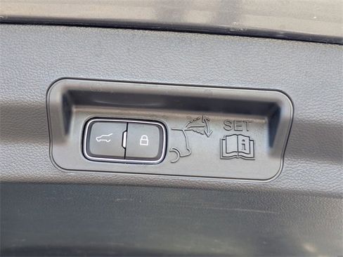 Used 2023 Ford Explorer Limited image 14