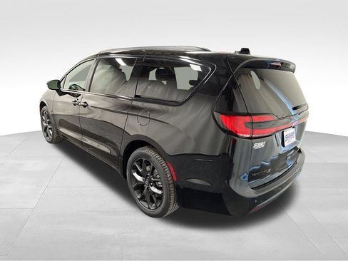 New 2026 Chrysler Pacifica Select w/ S Appearance Package AWD/4WD image 8