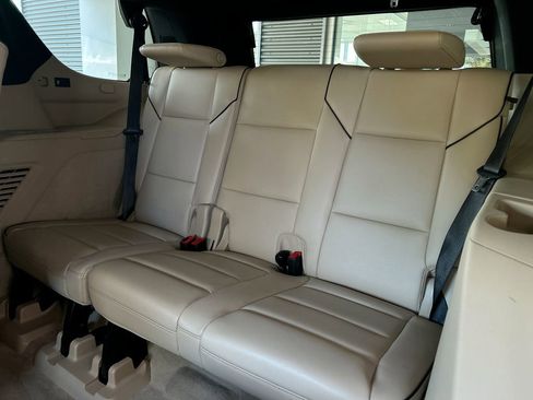 Used 2024 Cadillac Escalade Premium Luxury image 49