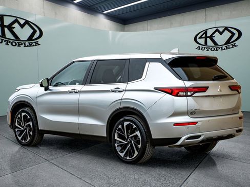 Used 2024 Mitsubishi Outlander SE FWD image 5
