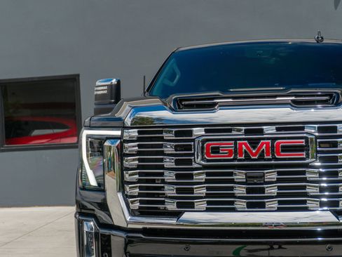 Used 2025 GMC Sierra 2500 Denali w/ Denali Reserve Package AWD/4WD image 29