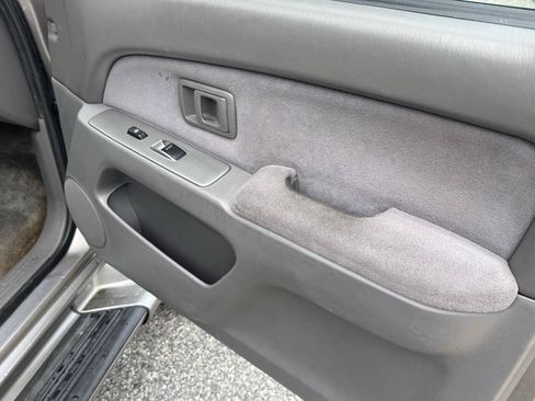 Used 2002 Toyota 4Runner SR5 AWD/4WD image 18