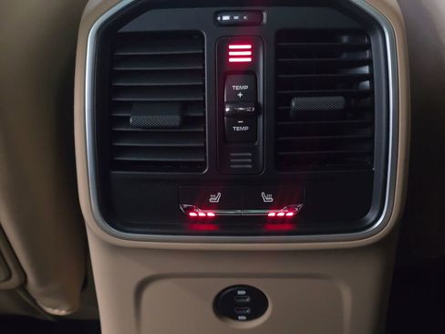 New 2026 Porsche Macan image 19