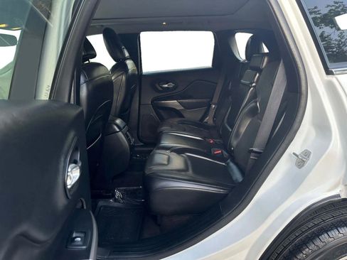 Used 2019 Jeep Cherokee Limited w/ Technology Group AWD/4WD image 18