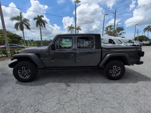 Used 2024 Jeep Gladiator Mojave w/ Technology Group AWD/4WD image 8