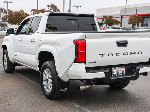Certified 2024 Toyota Tacoma SR5 AWD/4WD image 22