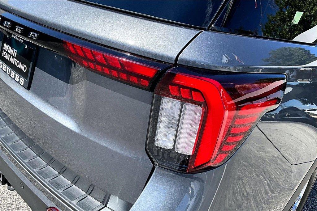 Used 2025 Ford Explorer Active RWD image 40