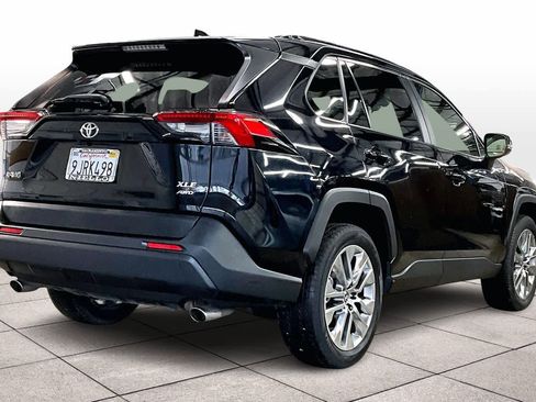 Used 2020 Toyota RAV4 XLE Premium image 16