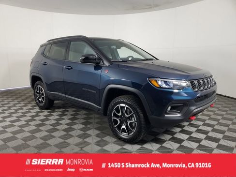 New 2026 Jeep Compass Trailhawk w/ Sun, Sound & Navigation Group AWD/4WD image 1