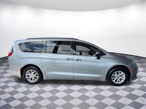 Used 2021 Chrysler Voyager Lxi FWD image 8