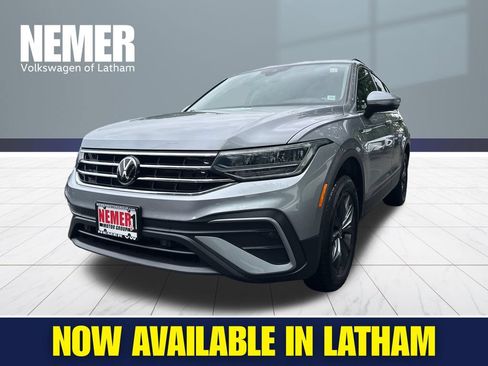 Certified 2024 Volkswagen Tiguan SE AWD/4WD image 1