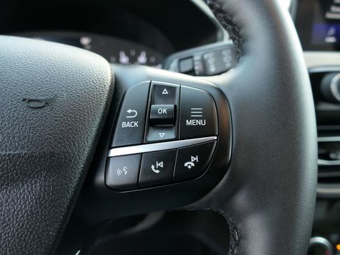 Used 2022 Ford Escape SE w/ SE Sport Appearance Package image 17