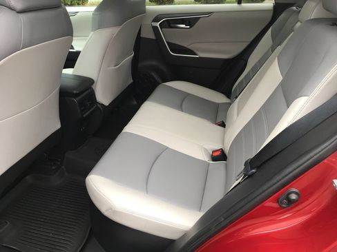 Used 2021 Toyota RAV4 XLE Premium AWD/4WD image 27