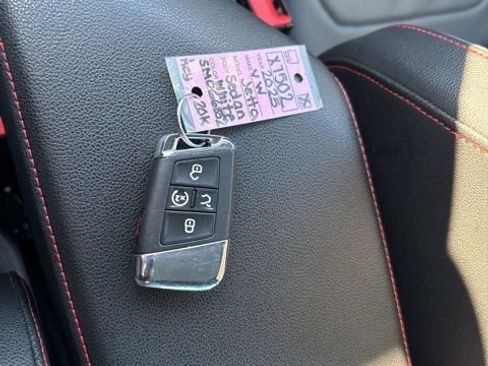 Used 2025 Volkswagen Jetta GLI Autobahn image 28