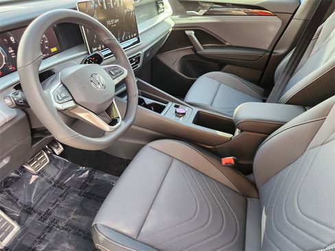 New 2026 Volkswagen Tiguan SE R-Line image 7